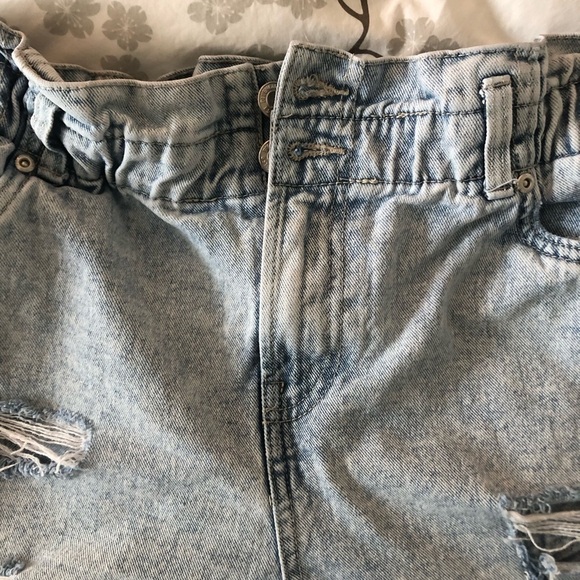 Super HI-RISE paperbag elastic belted waist light wash cotton denim shor… - Picture 11 of 12